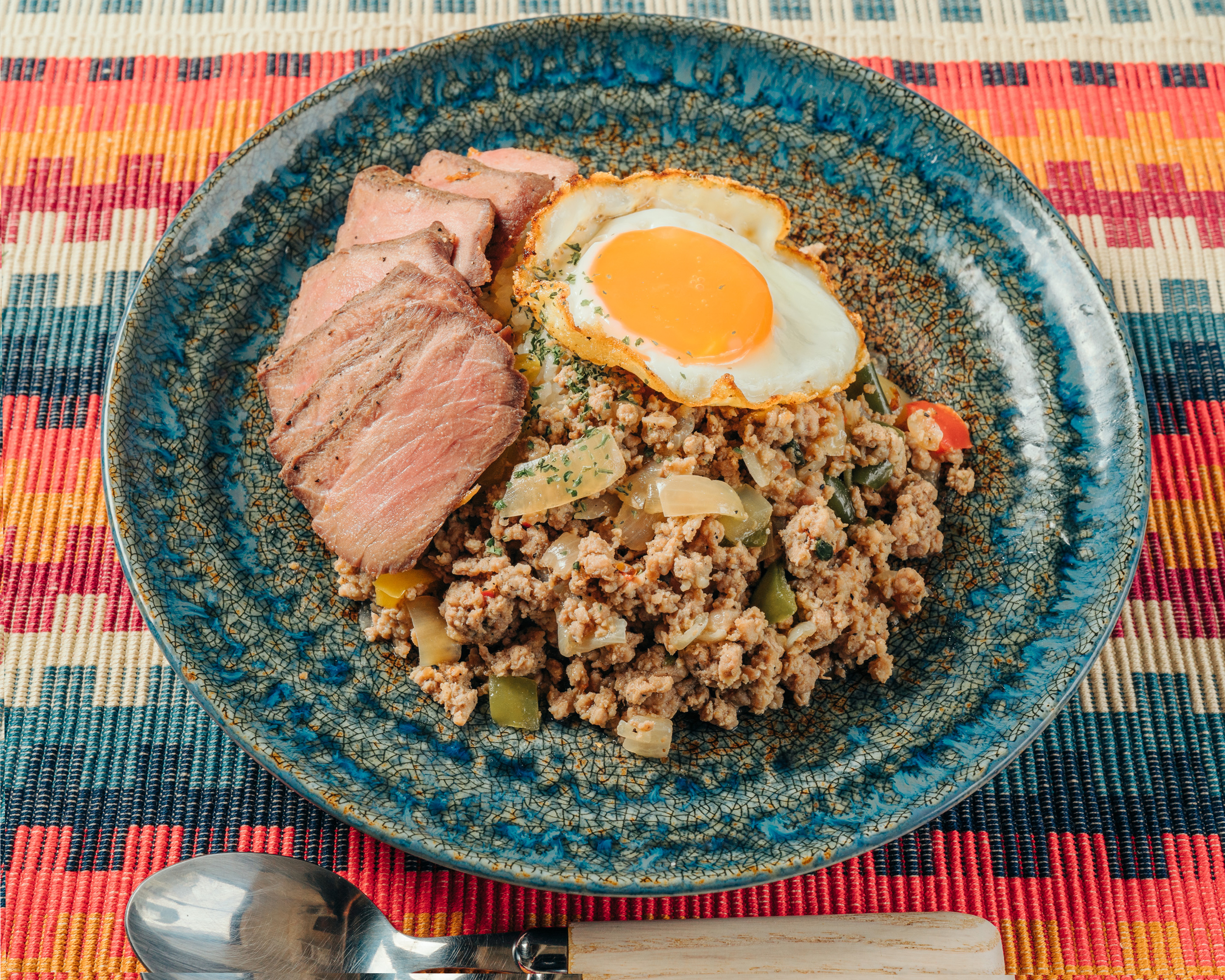 オリジナルガパオライス アロイ・ガパオ ローストビーフのせガパオライス Gapao Rice with Roast Beef