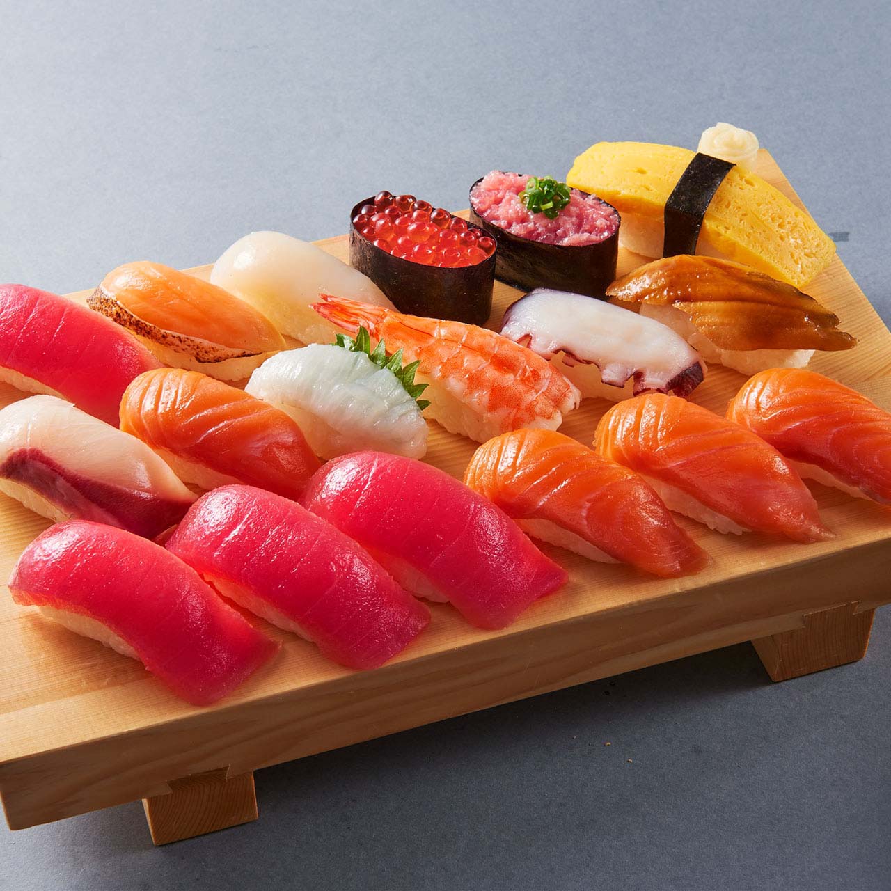 小僧寿し まぐろ＆サーモン盛18貫