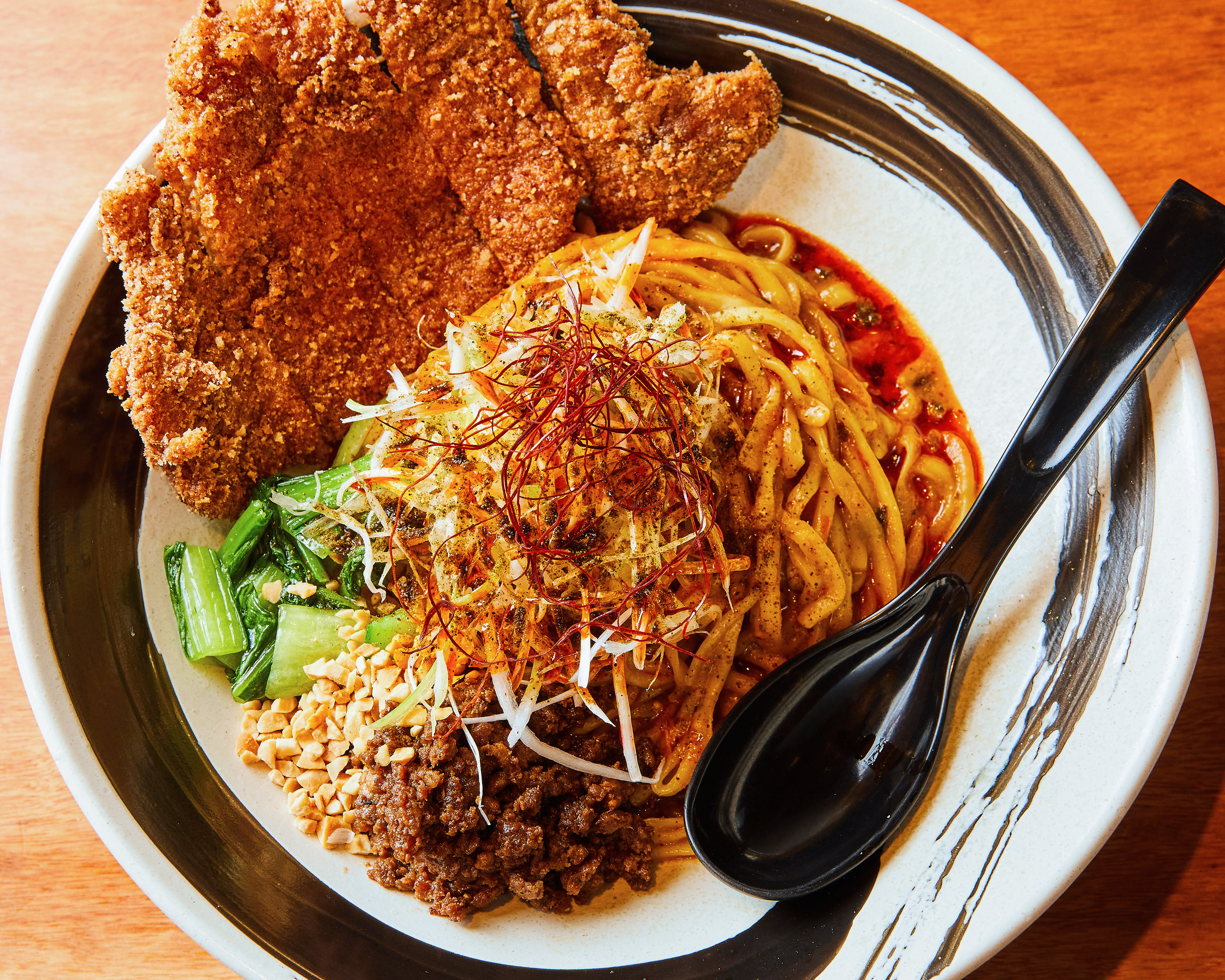 赤い鯨 【パイコー】汁無し担々麺