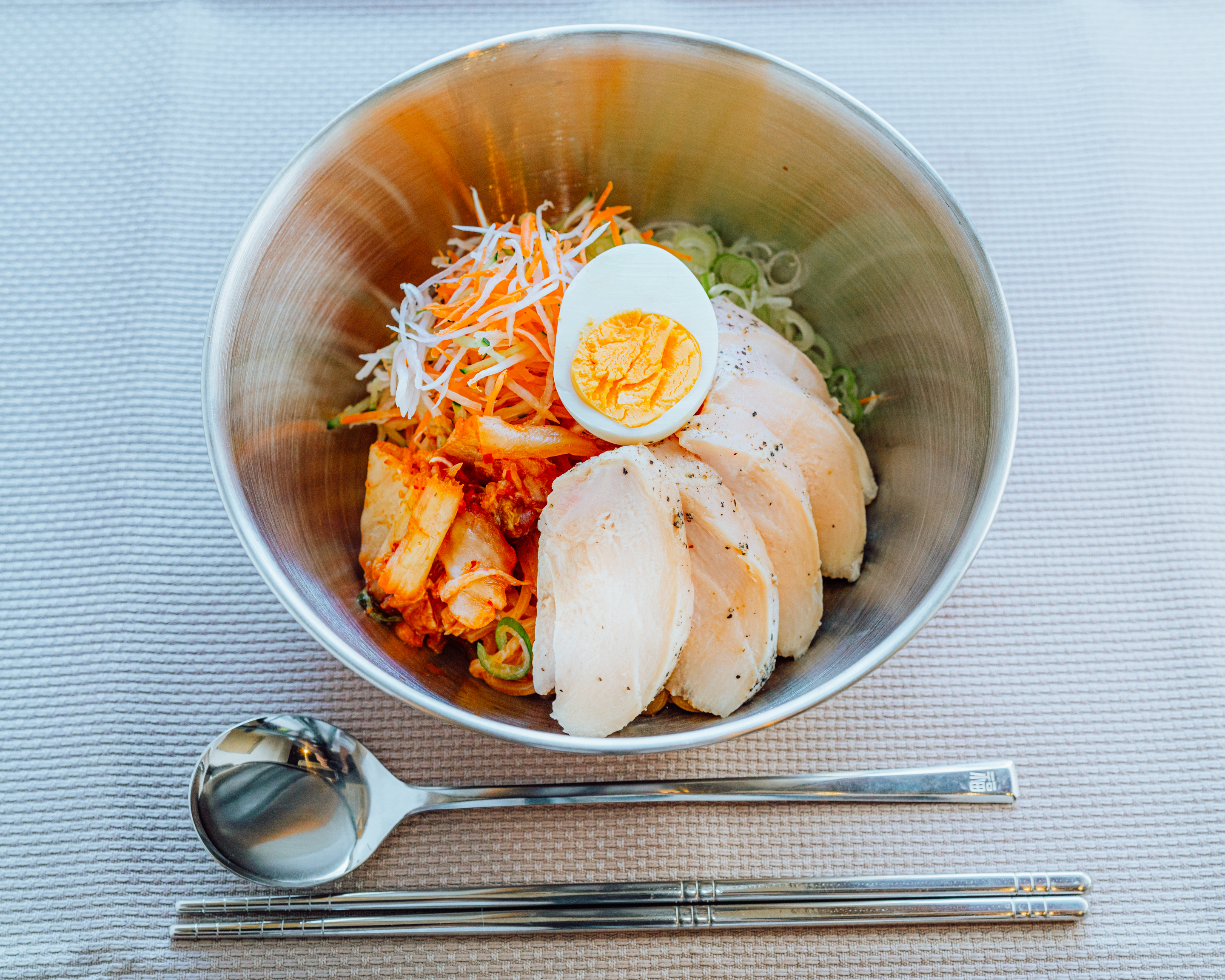 東京冷麺スタンド 鶏むねチャーシュービビン麺 Chicken Bibim Noodles