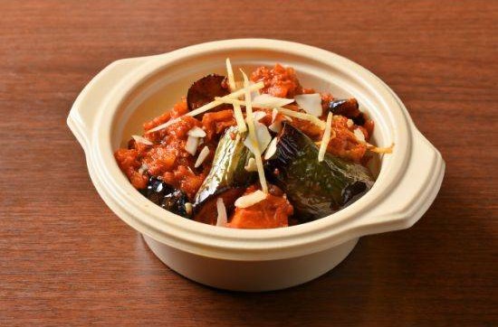 SUNRISE なすとチキンのドライカレー / Baigan Chicken Masala