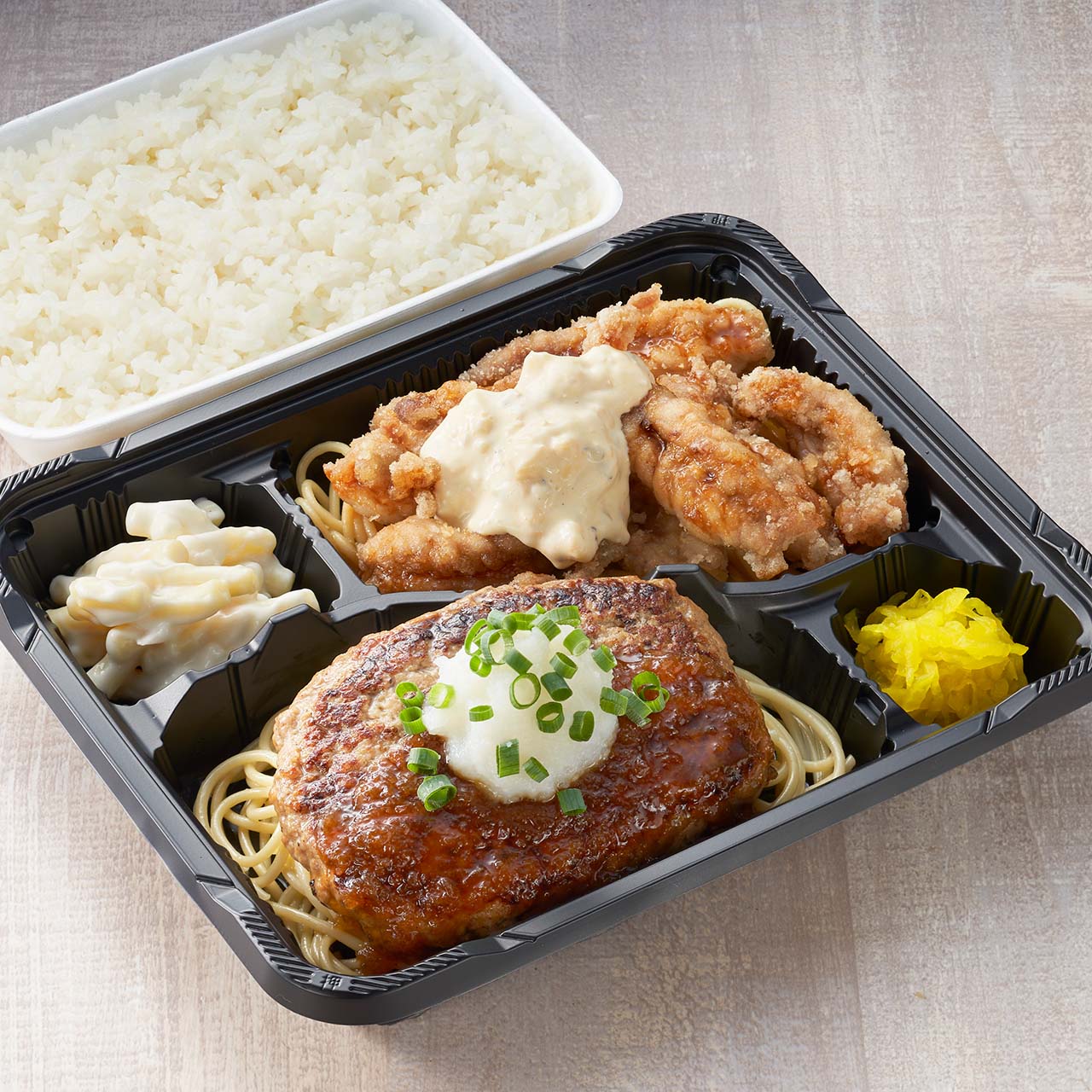 天津飯店 ハンバーグ＆せせり南蛮