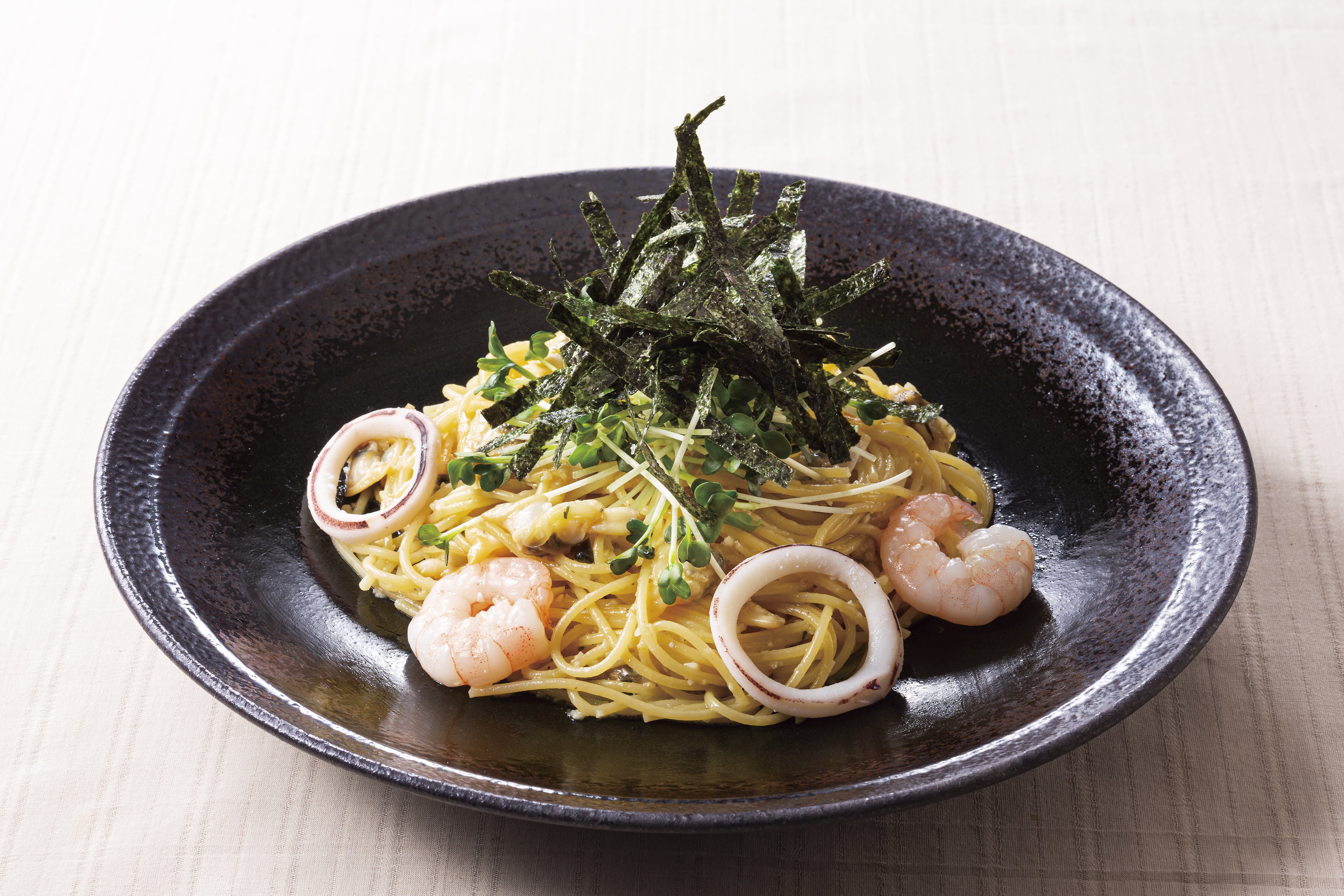 タパス&タパス人気No.1 タパス風スパゲッティ(エビ・イカ・アサリのオリジナルボンゴレ)