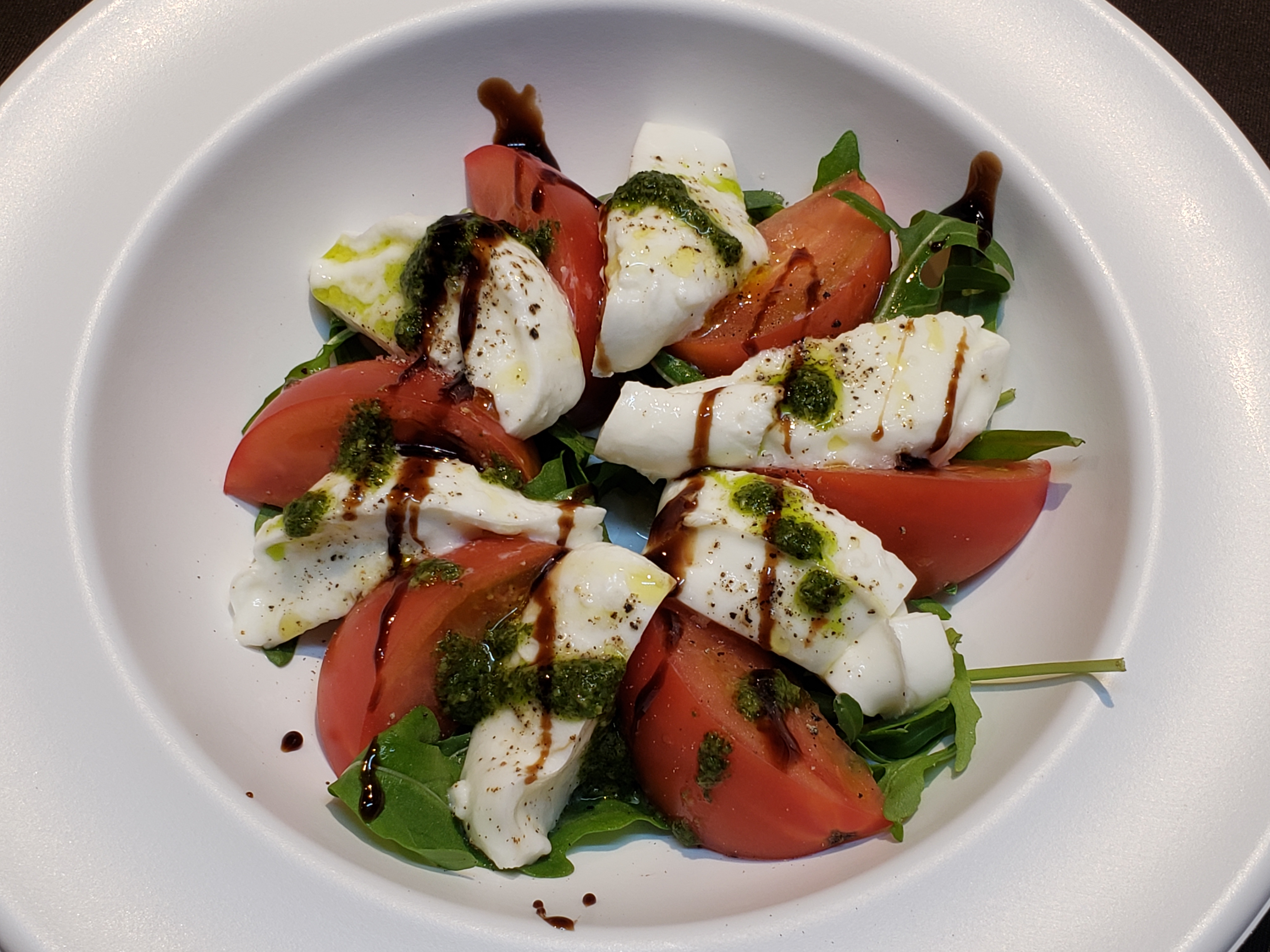 俺のイタリアン フルーツトマトとブッラータチーズのカプレーゼ