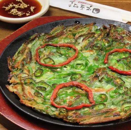 韓国料理 ホンデポチャ 唐辛子_ニラチヂミ