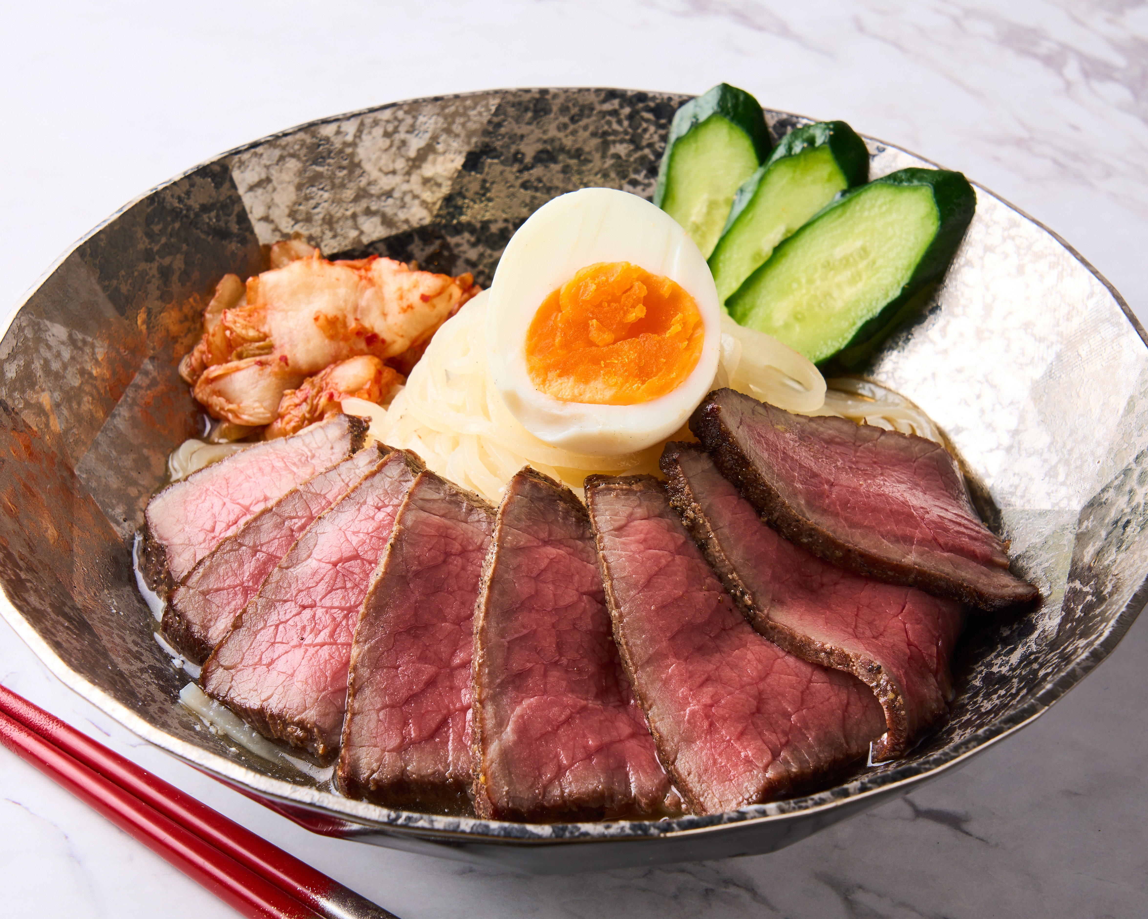 東京冷麺スタンド ローストビーフのせ盛岡冷麺 Morioka Cold Noodles with Thickly-Cut Roast Beef