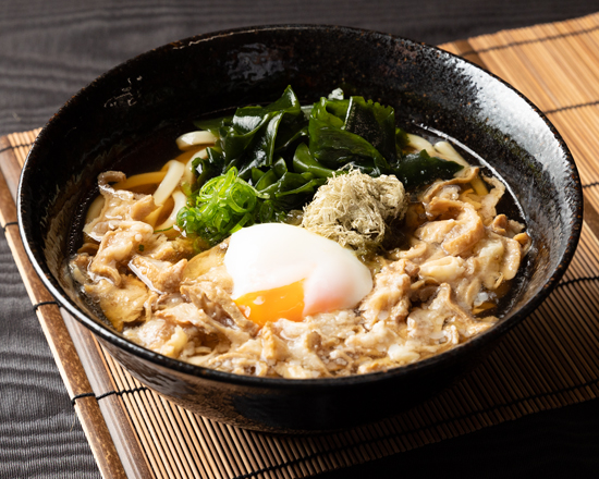 名代 かすうどん なが田 名代 スペシャルかすうどん 温玉+かす増し+わかめ