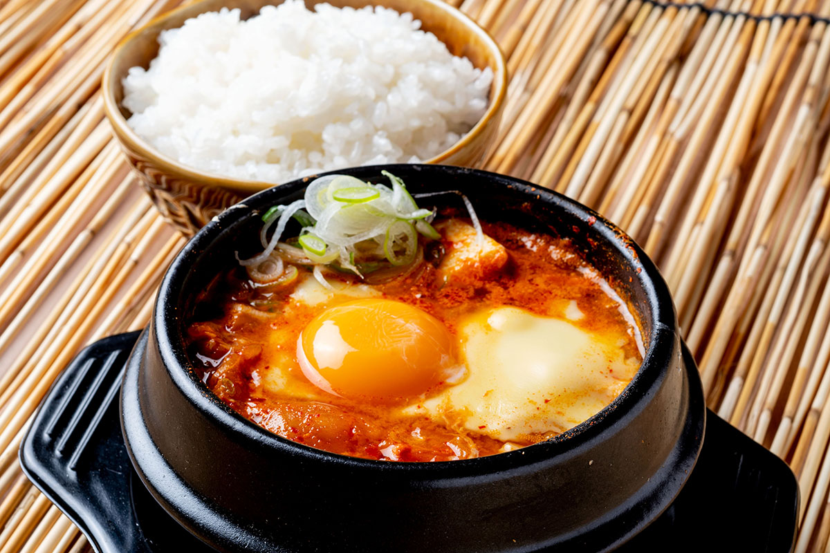 韓国カルビ丼とスンドゥブ 洞山 キムチチーズスンドゥブ～ごはん付き～