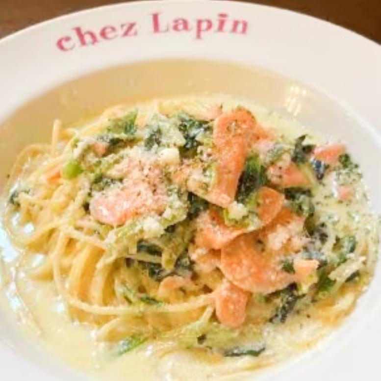 トラットリア シェ ラパン 自家製スモークサーモンとほうれん草のクリームソース スパゲッティ