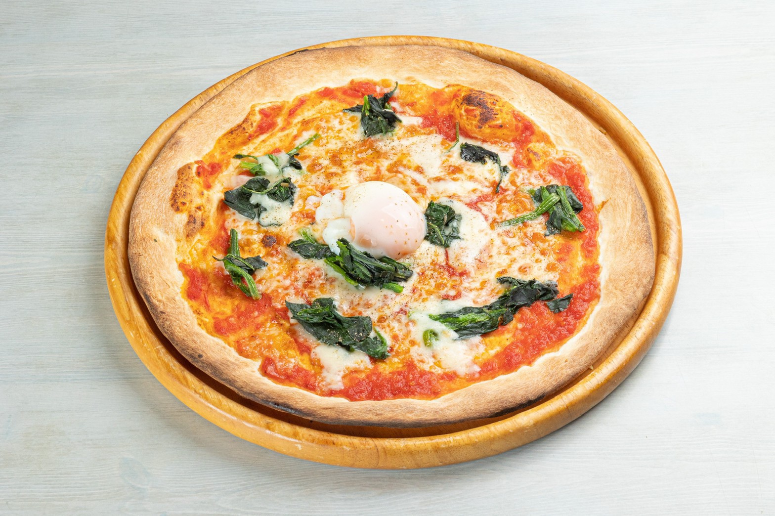 ココイロカフェ ほうれん草と半熟卵の美食ピッツァ