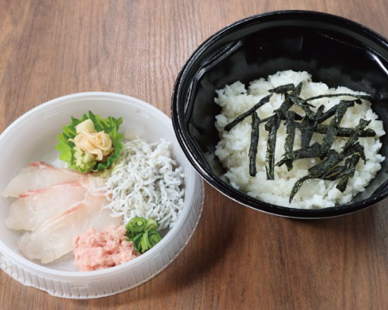目利きの銀次 白身魚としらす干しとまぐろたたきの三種丼