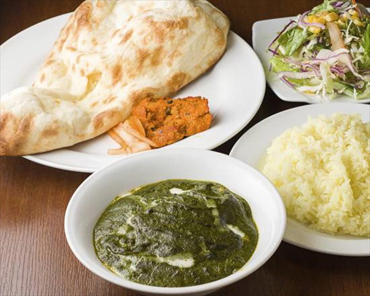 アジアンダイニングバー SAPANA(サパナ) ほうれん草とチキンのカレー Spinach and Chicken Curry(お弁当)