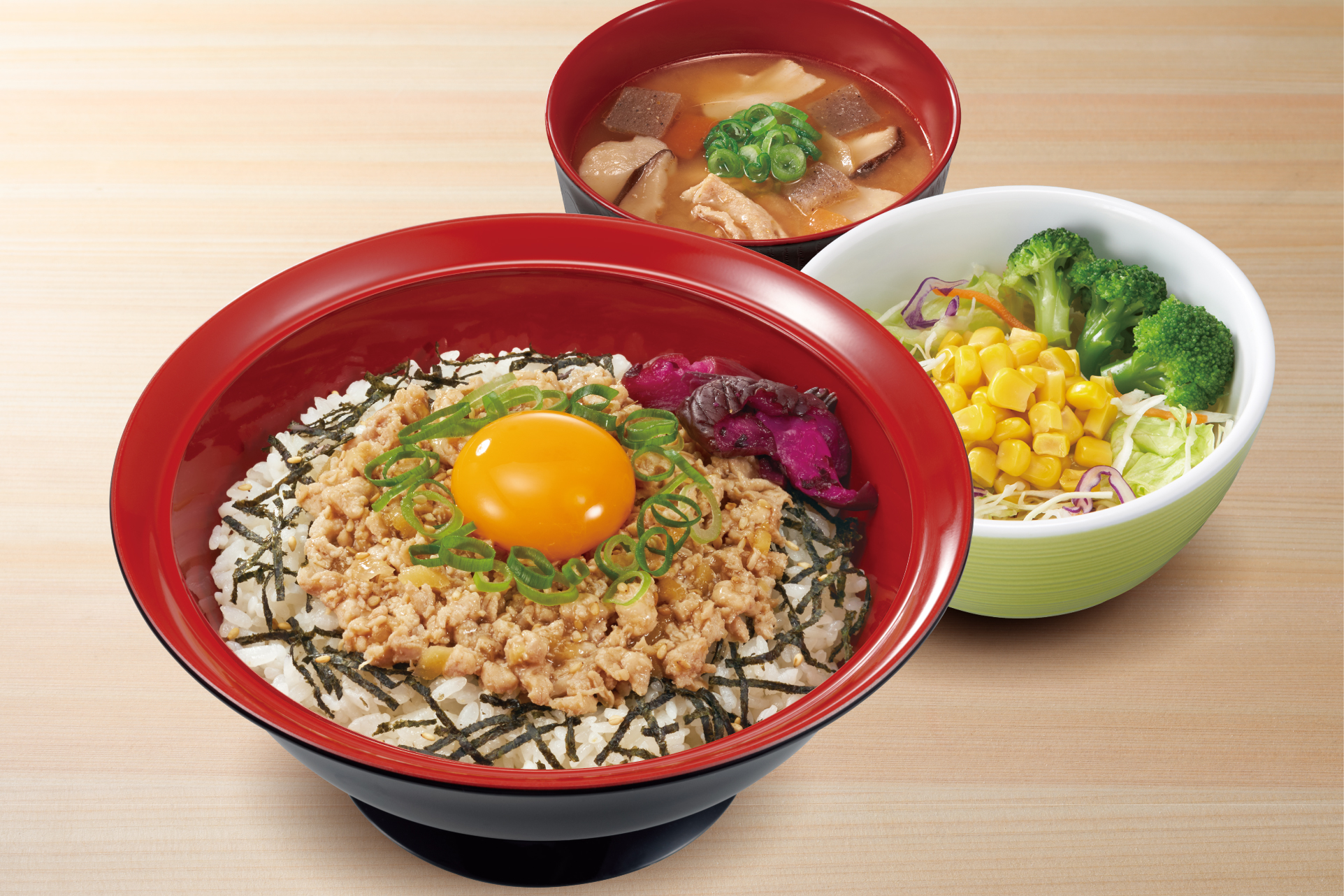 すき家 旨だしとりそぼろ丼とん汁サラダセット