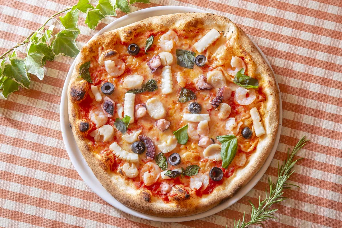 マンマパスタ ペスカトーレ(トマトソースのピッツァ)