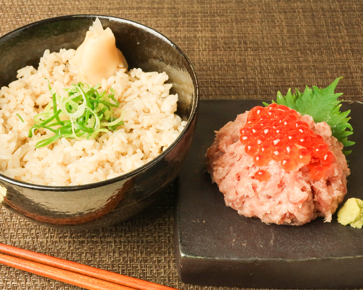 いくら丼専門店 赤いキャビア [別盛り] 山盛り ねぎとろ・いくら丼