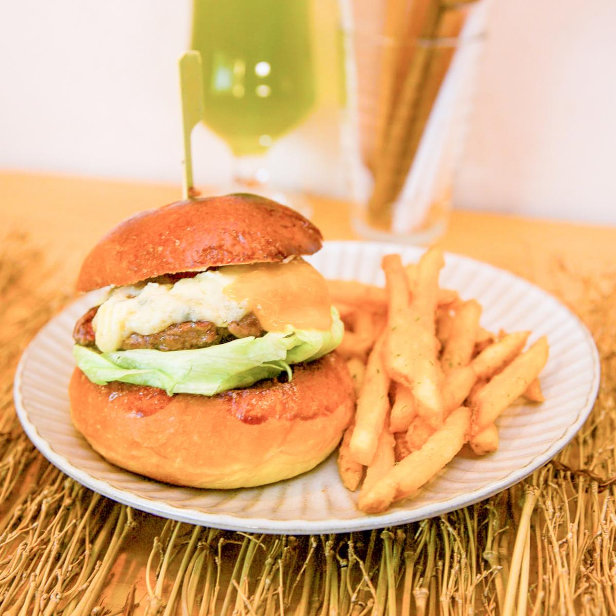 三種のチーズバーガー