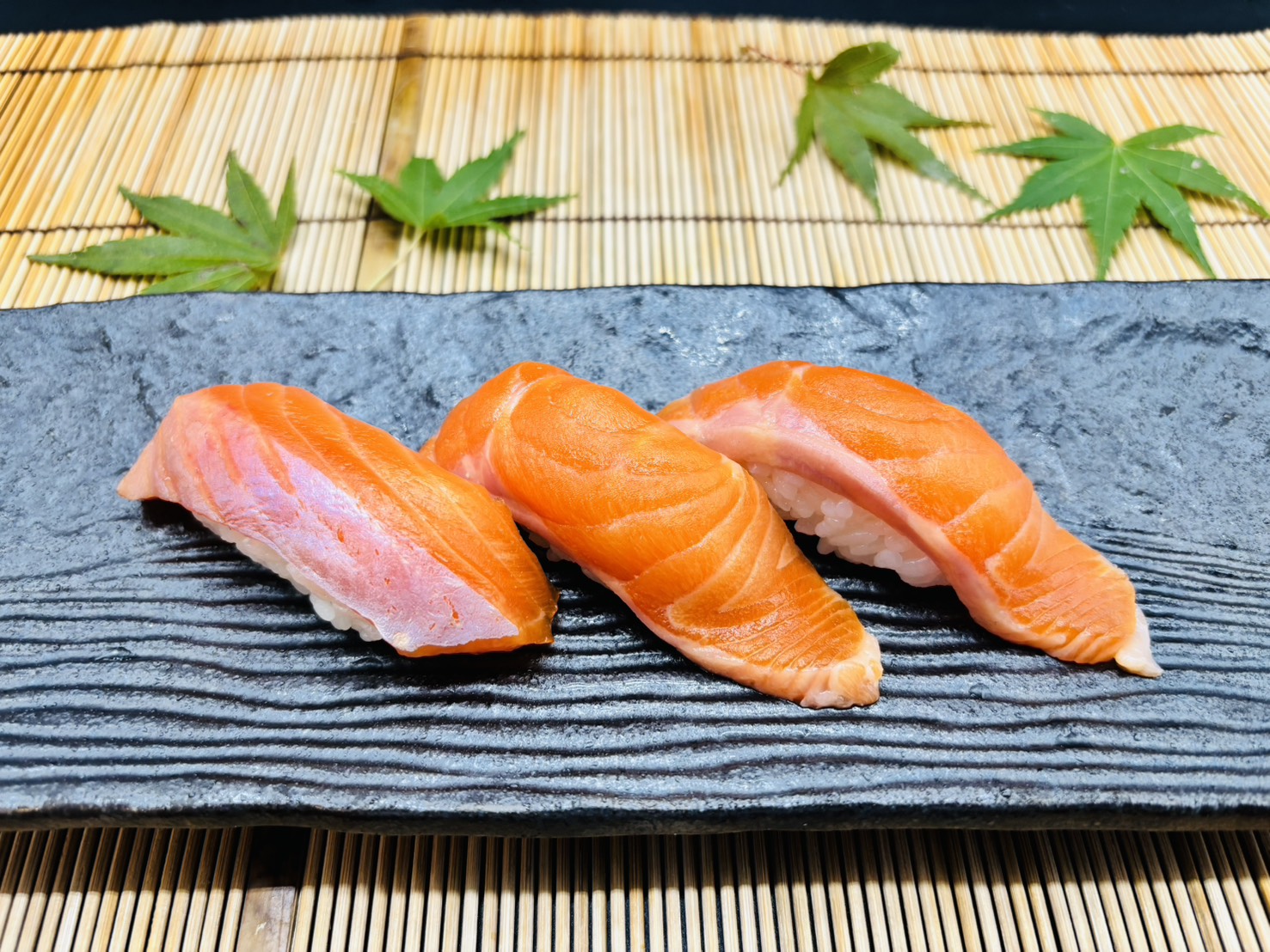 がんこ サーモンにぎり3貫 3 pieces of salmon nigiri