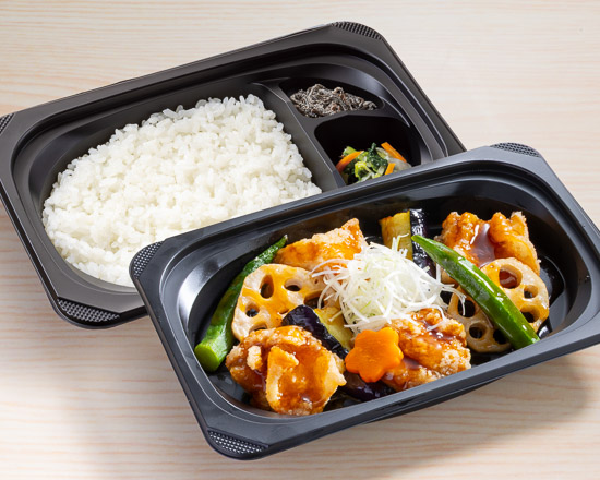 藍屋 若鶏の竜田揚げと野菜の黒酢あんかけ弁当