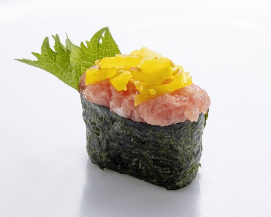 板前寿司 とろたく軍艦Minced Tuna with Pickled Radish