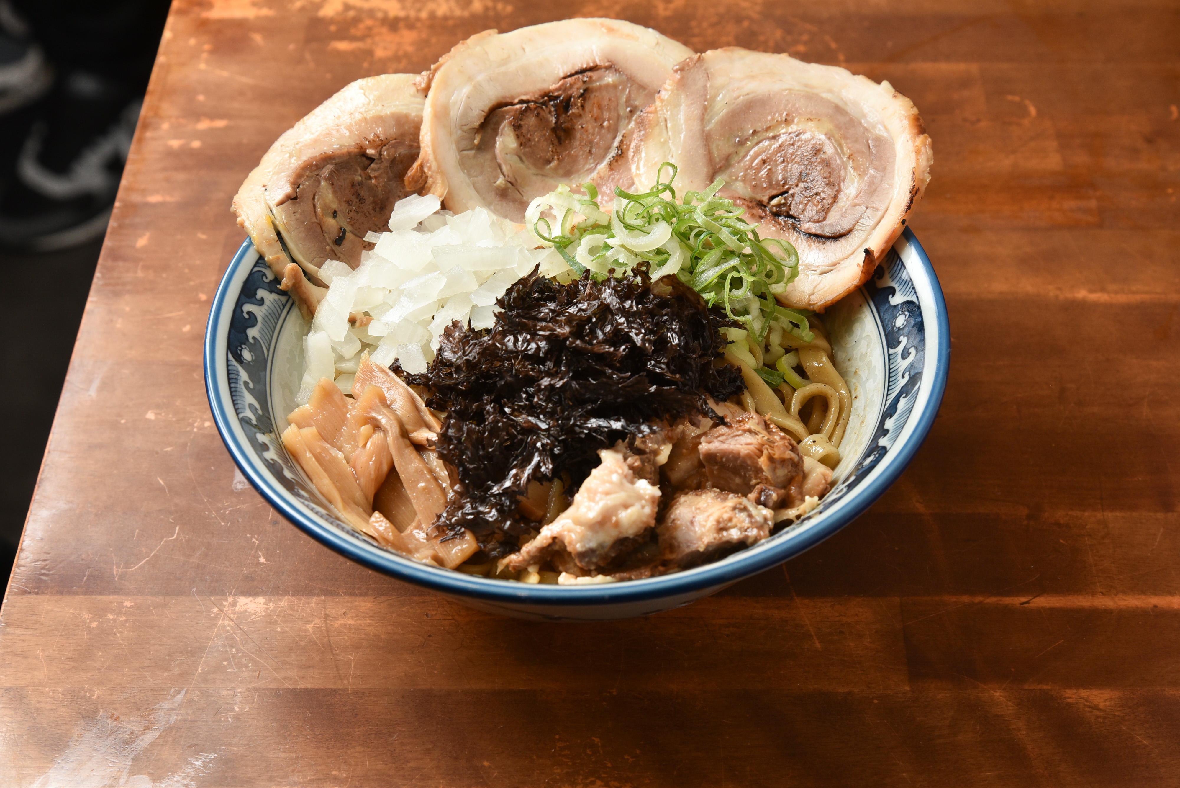 麺屋音人気No.4 チャーシュー煮干し油そば