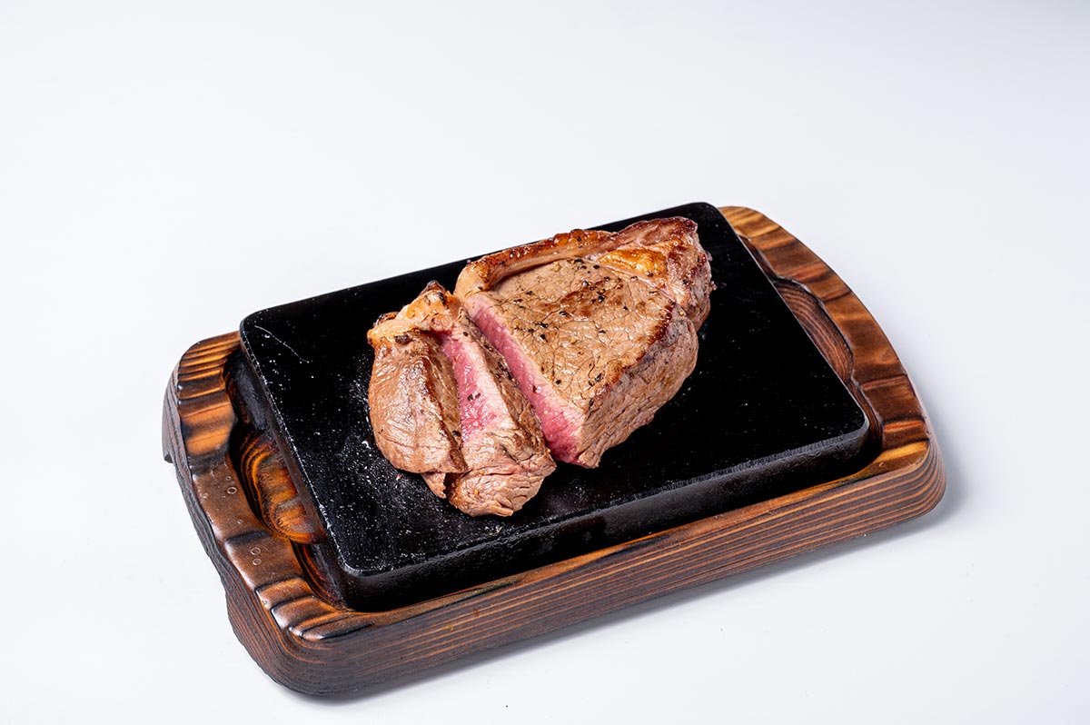 やっぱりステーキ サーロインステーキ200g(スープ・サラダ・ごはん付)