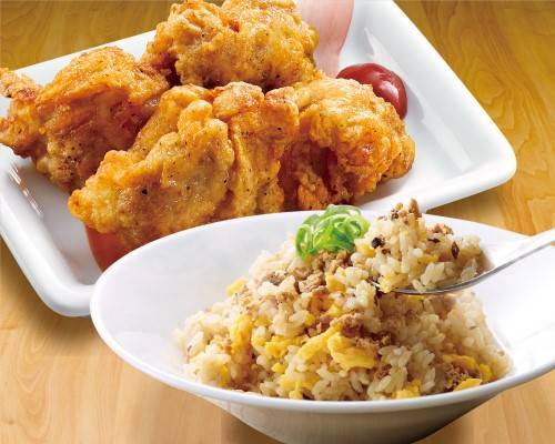 丸源ラーメン 【12】鉄板玉子チャーハン【中】+おいしいからあげ