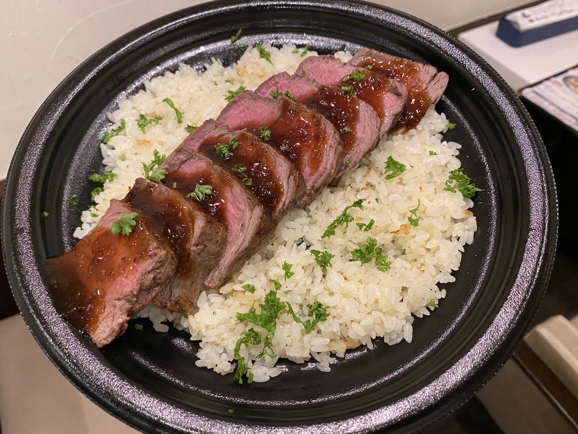 俺のフレンチ 牛ヒレ肉のステーキ丼