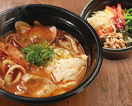 ビビンバ・カルビ丼・スンドゥブ専門店 グンチャン F-1113】海鮮赤スンドゥブ+特製ミニビビンバ