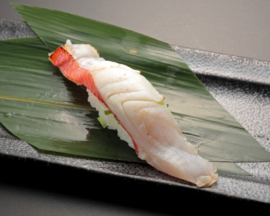 板前寿司 江戸前金目鯛炙り Broiled Red Bream