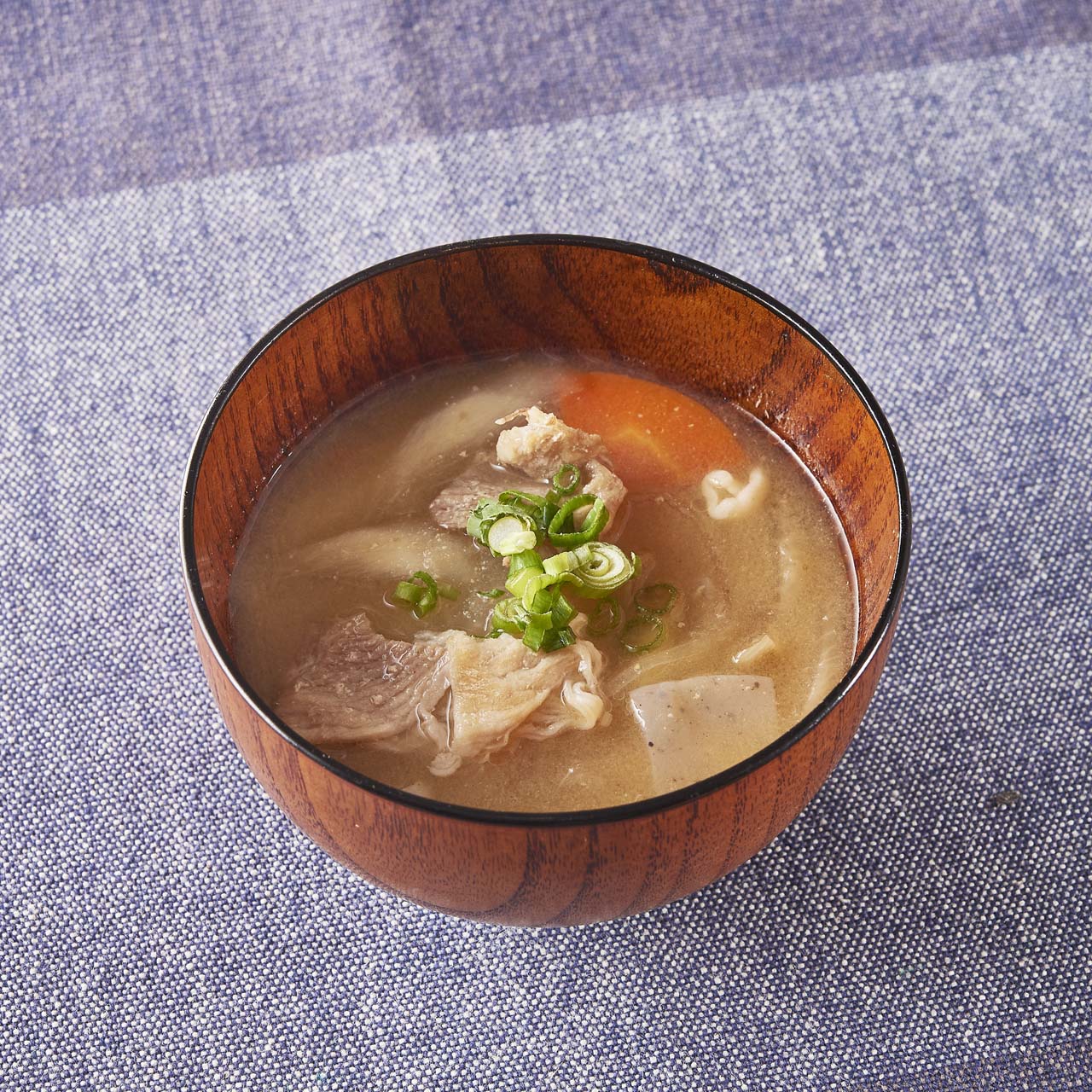 小僧寿し 特製豚汁 tonjiru (miso soup with pork and vegetables)