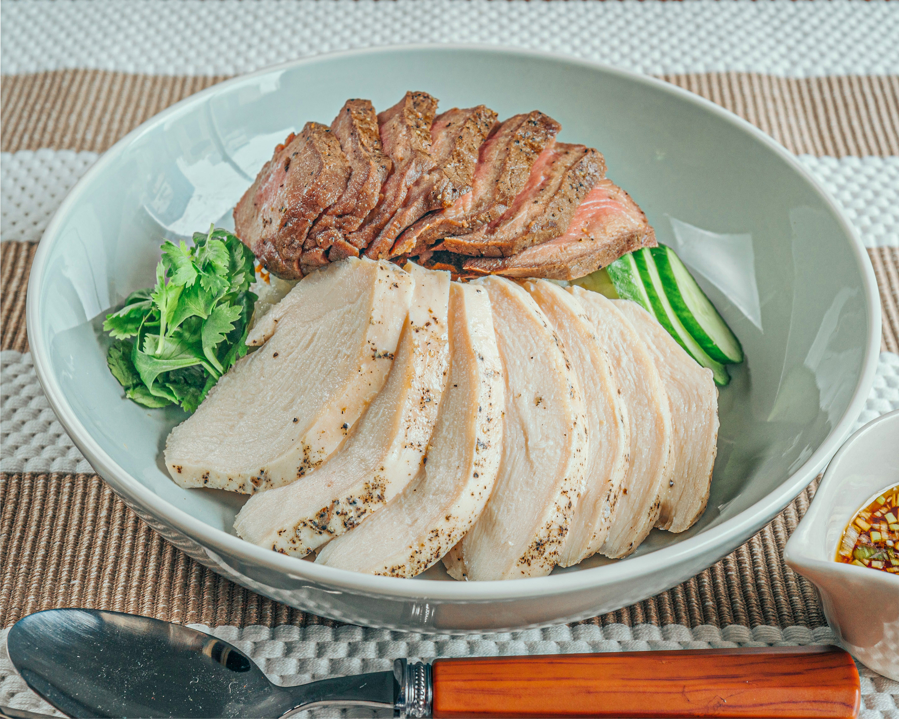 高たんぱく・糖質制限カオマンガイ 東京鶏飯食堂 【ローストビーフのせ】カオマンガイ(むね肉) [Roast Beef] Khaomangai(Breast)