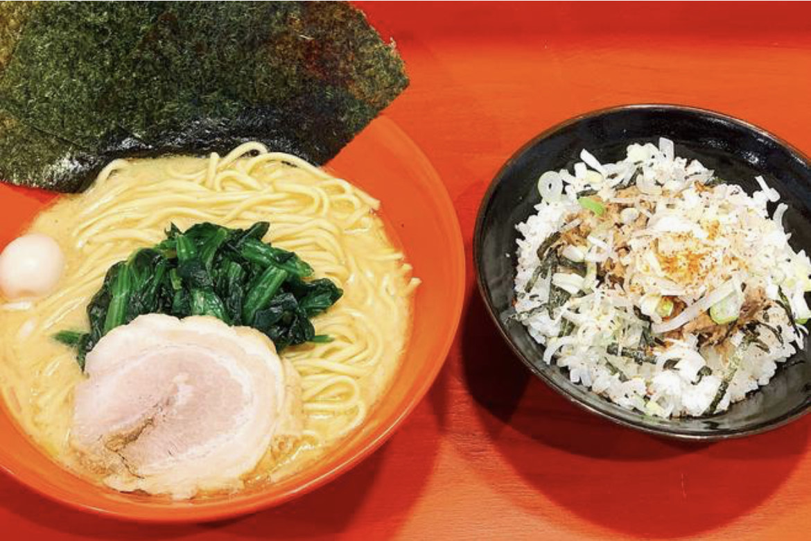 横浜家系ラーメン赤家人気No.5 ラーメン + 赤家ライス 120円お得