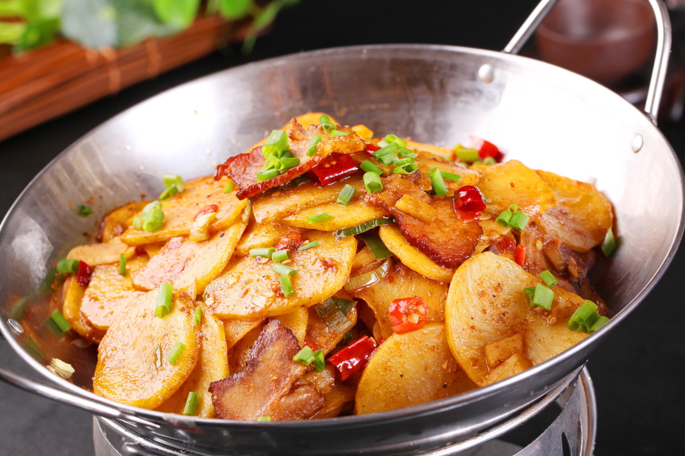 永利 じゃが芋スライスとベーコンの辛味焼き鍋