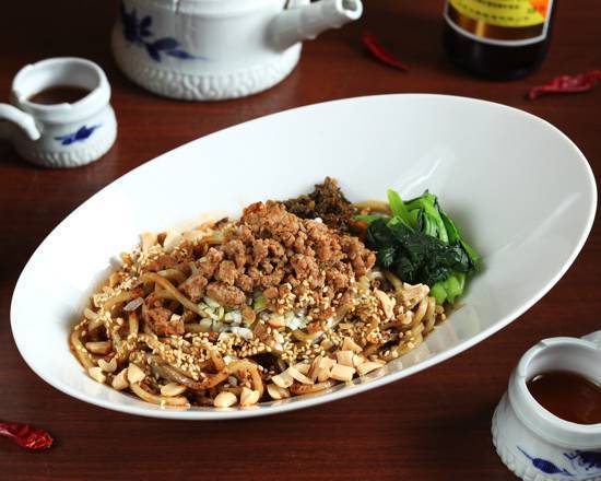 雲林坊 ②本場成都の汁なし担担麺(太麺) Authentic Chengdu Szechuan Noodles without Soup (Thick Noodles)