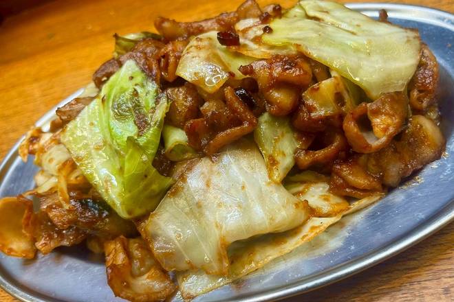 串屋横丁 もつキャベ味噌炒め