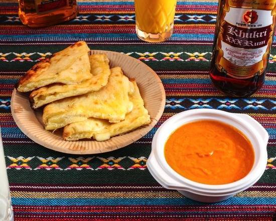 【人気No.2】チーズナンカレーセット Cheese Naan and Curry Set