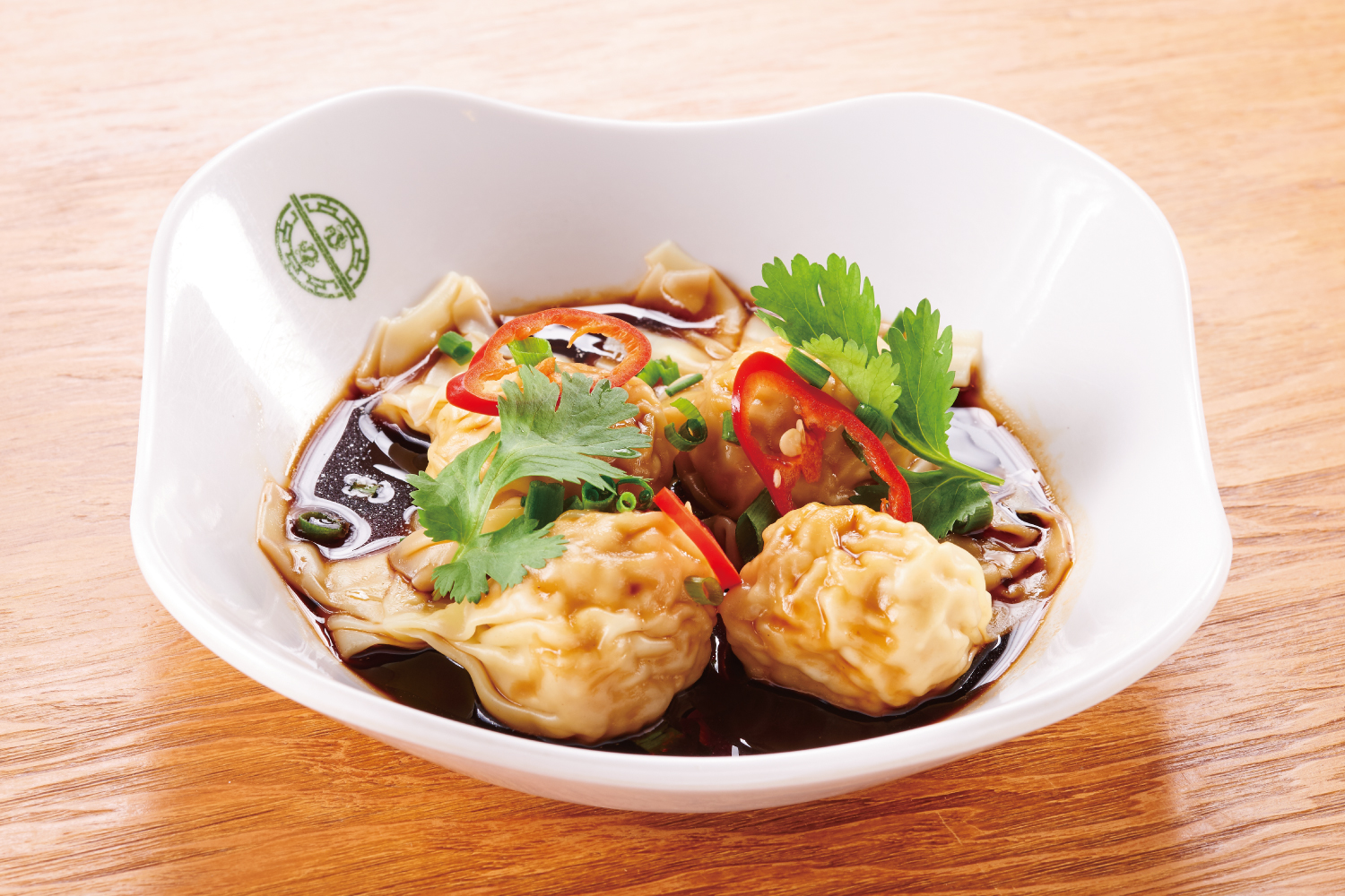 ティム・ホー・ワン(添好運) ポークのワンタン 香辣黒酢