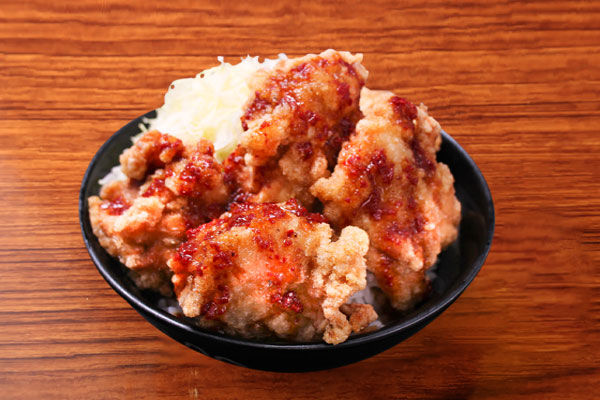 情熱のすためしどんどん よだれ鶏唐揚げ丼Mouth-watering Japanese fried chicken over rice