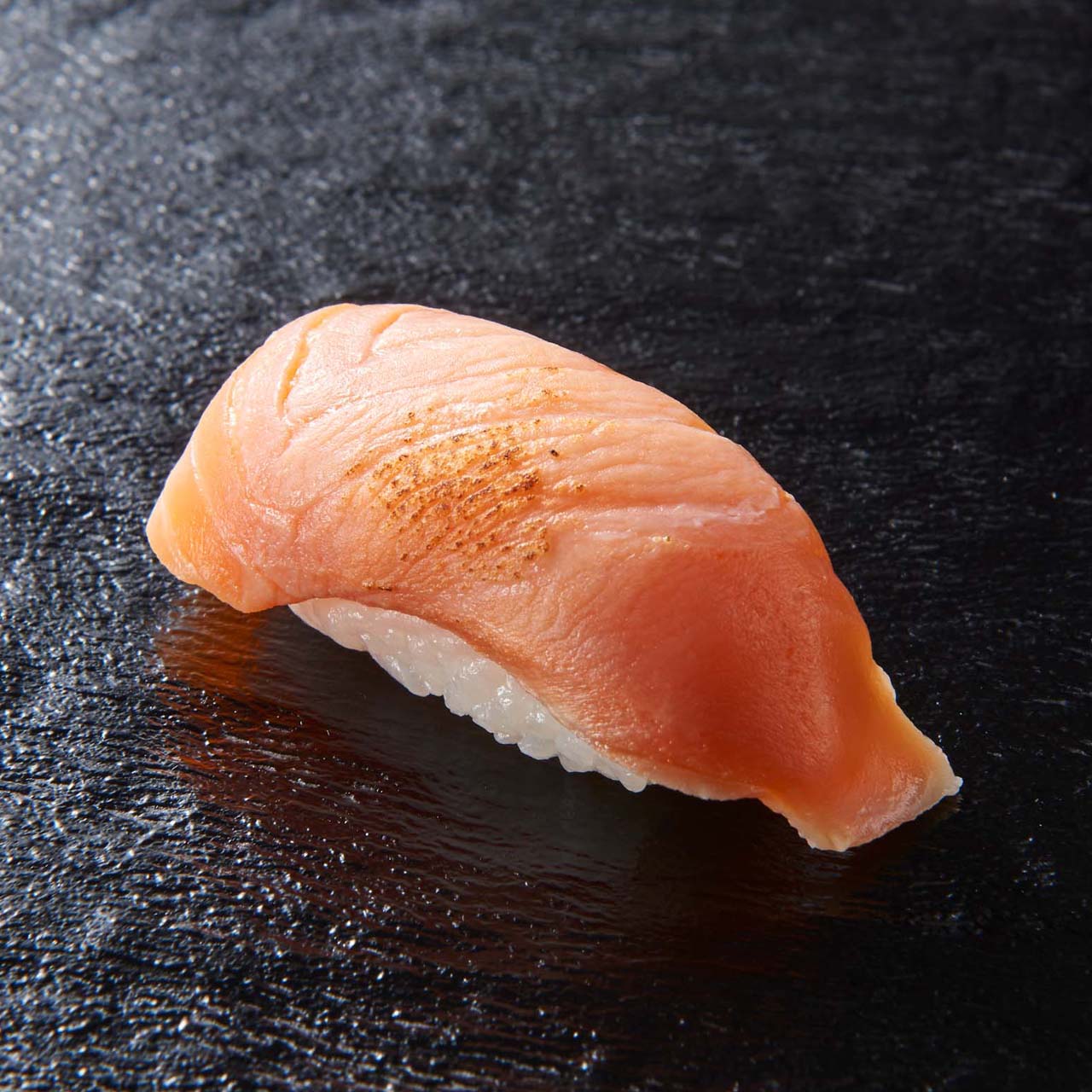 小僧寿し 単品 炙りサーモン