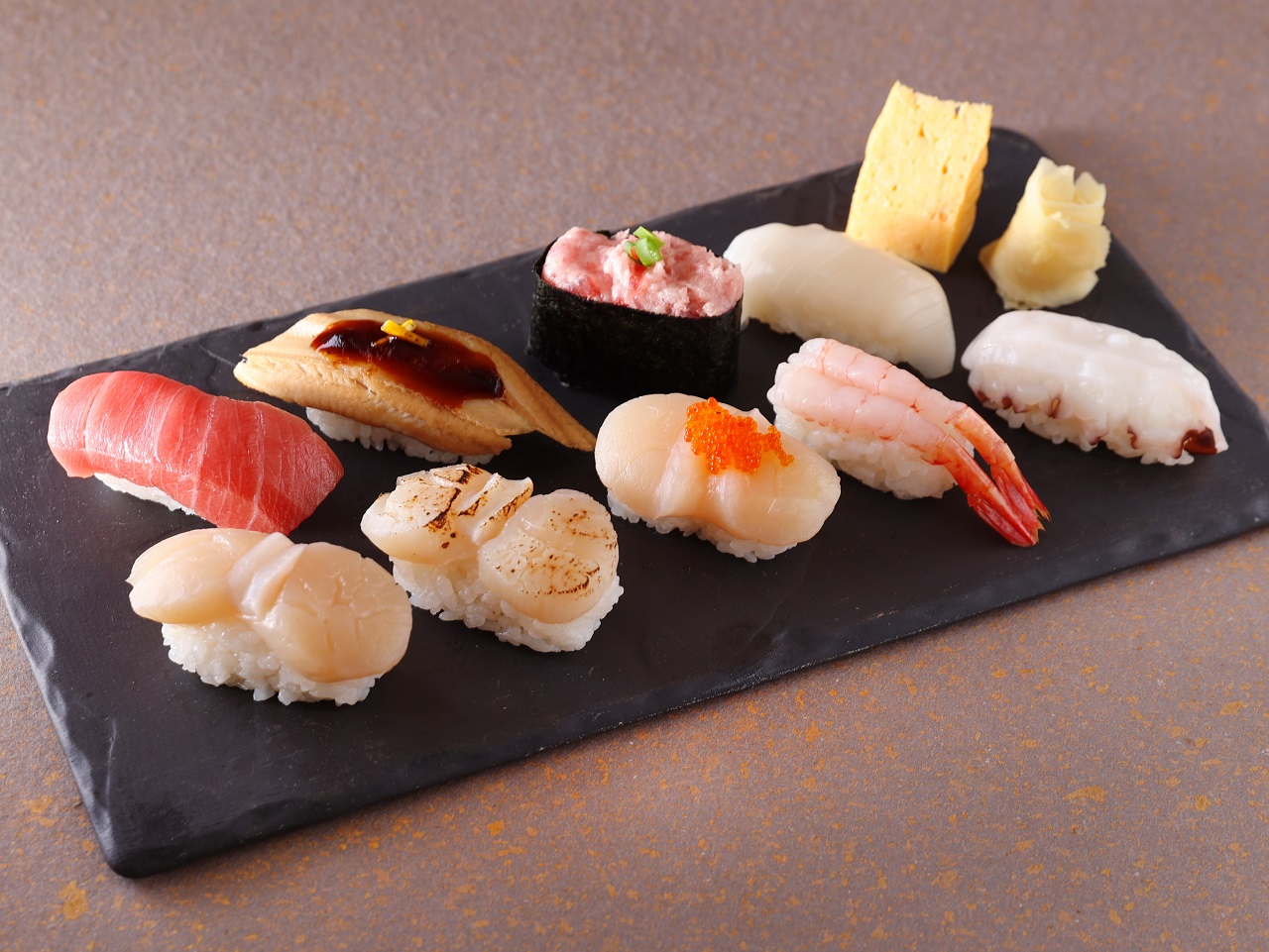 柿家すし 3種の北海道産ほたてと中とろの盛り込み(1人前)