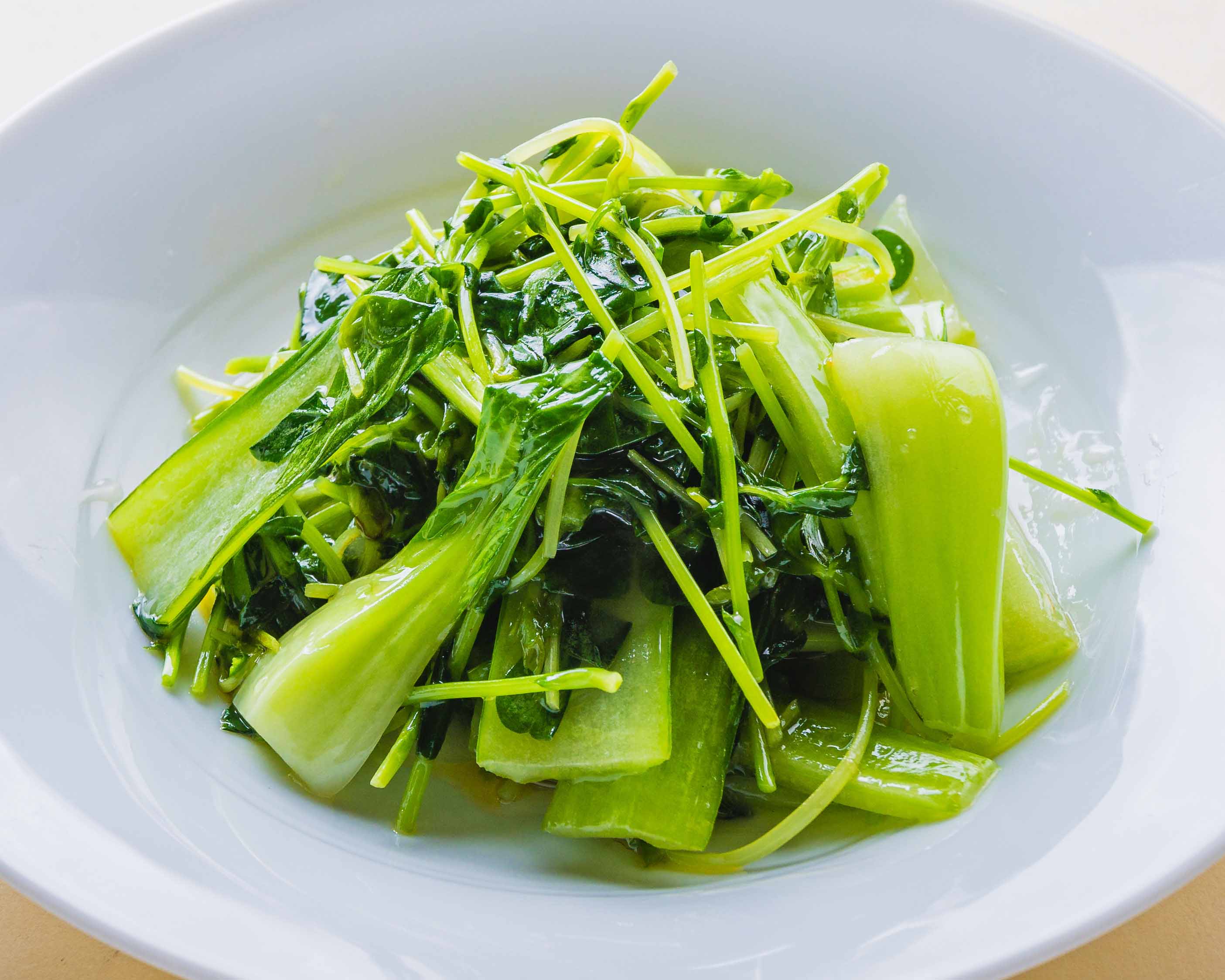 西安餃子 豆苗と青菜のにんにく炒め(2名～3名様)