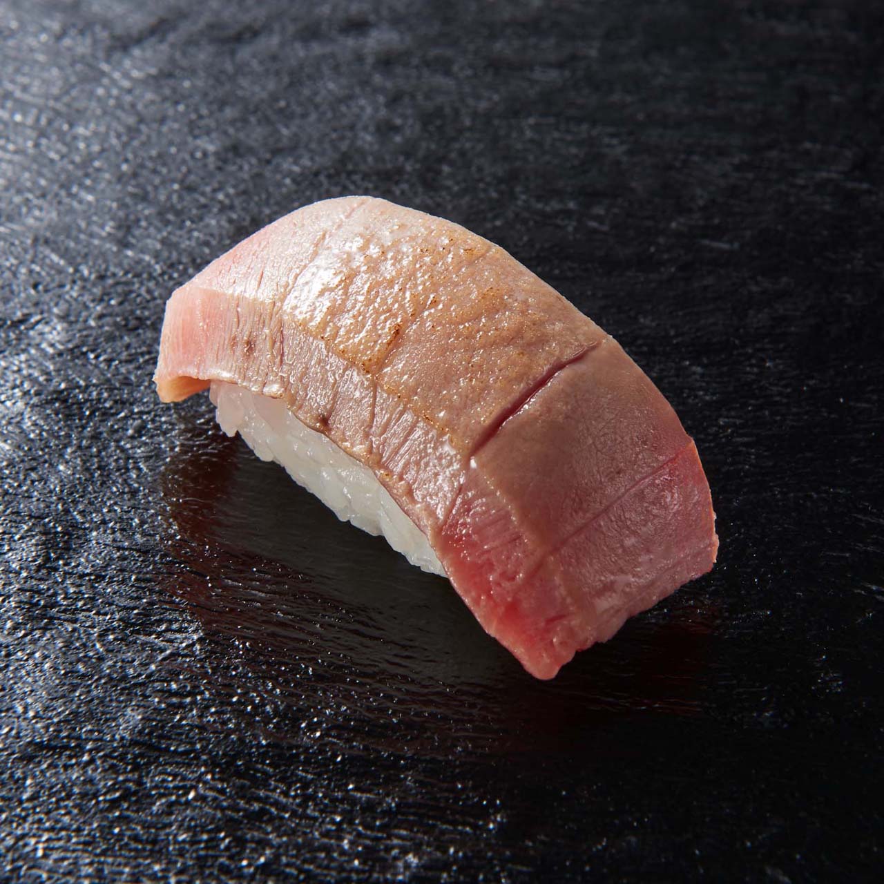 小僧寿し 単品 炙り本鮪中とろ