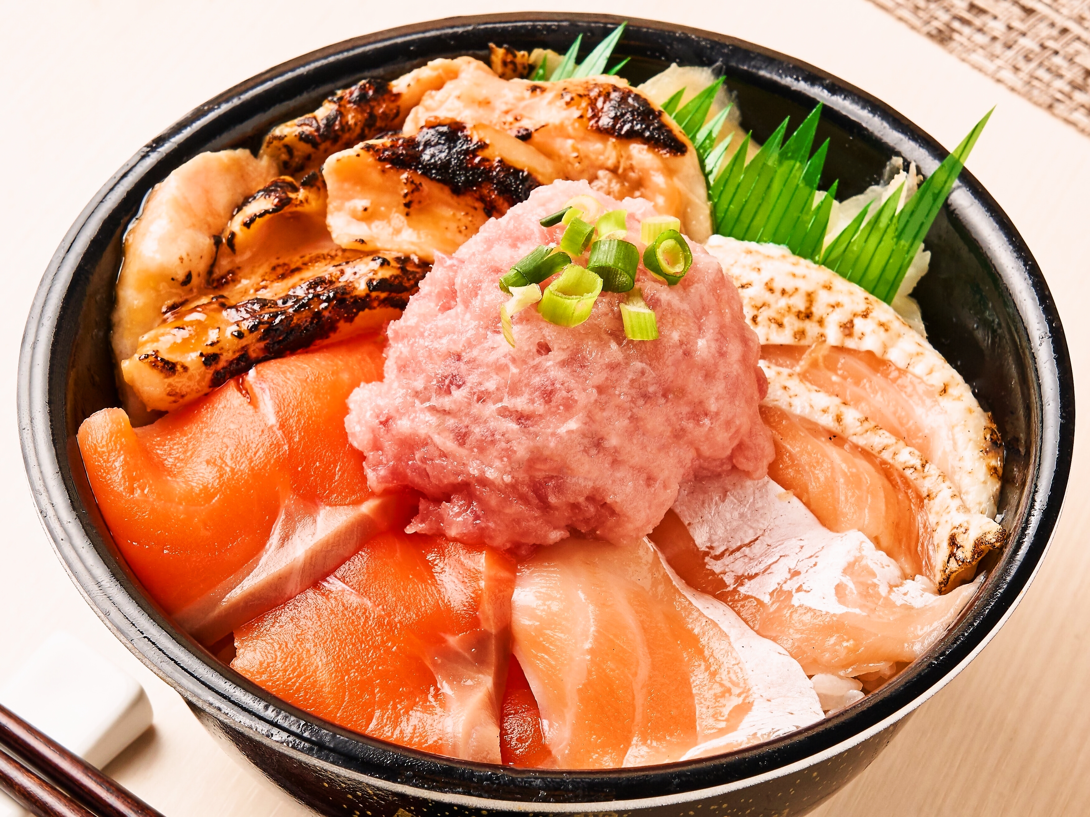 魚丼人気No.5 ひまわり丼 (136) Sunflower Rice Bowl