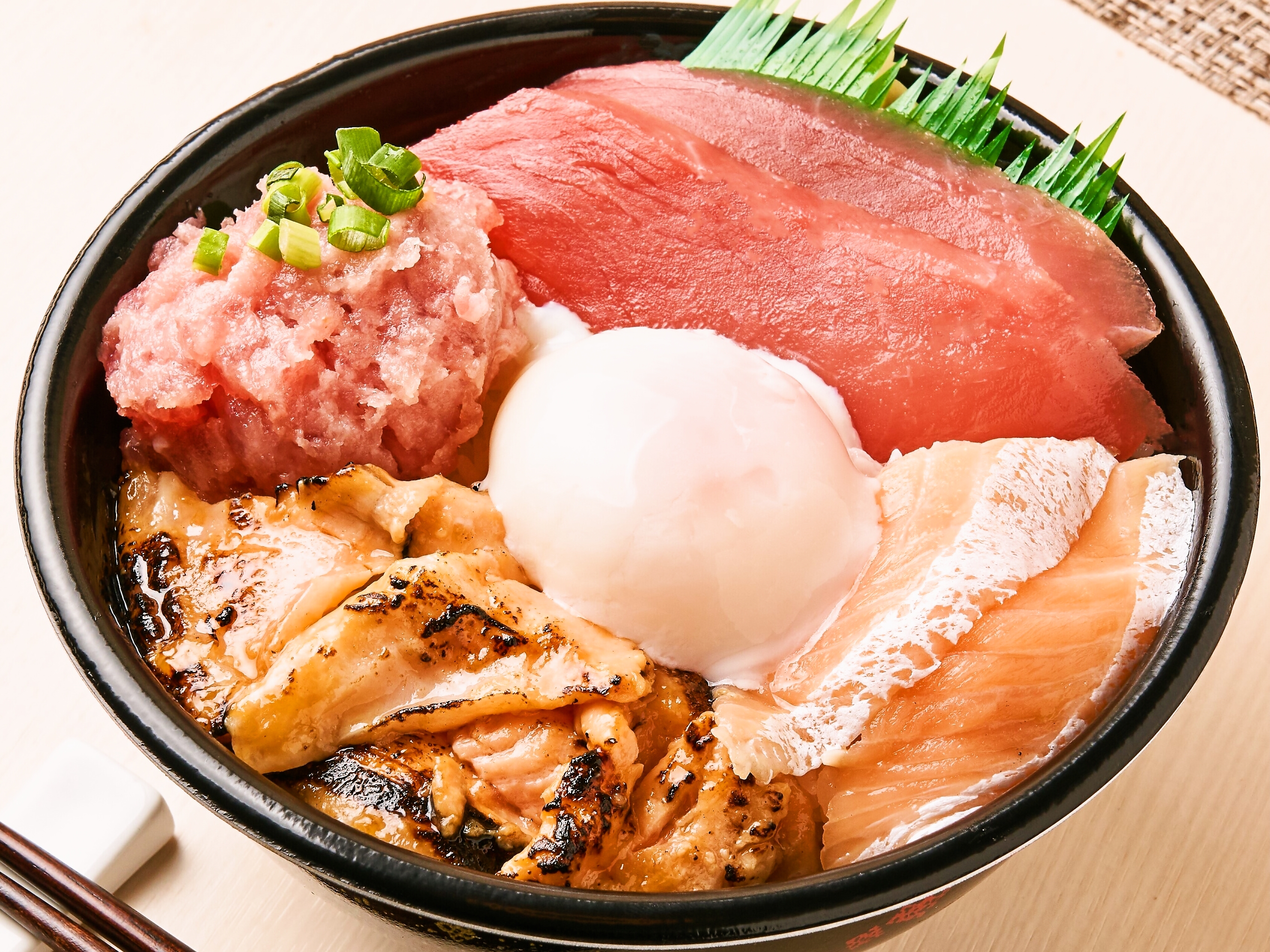 魚丼 魚雷丼(シャリ中盛無料)(145)  ★温玉別容器 Torpedo Rice Bowl