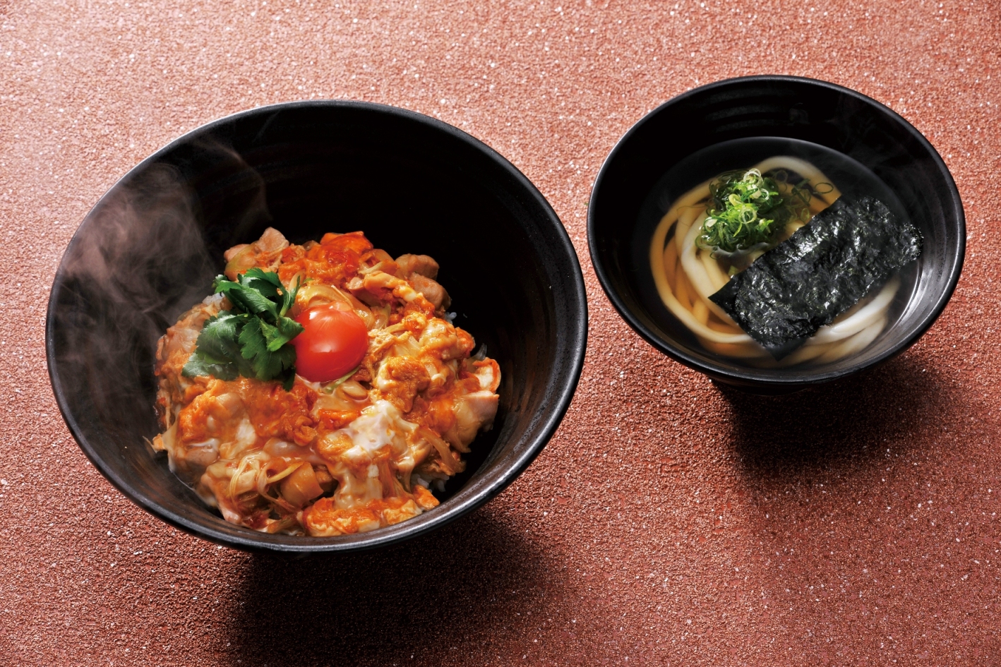 つるとんたん人気No.3 国産鶏 親子丼(うどん一汁付)