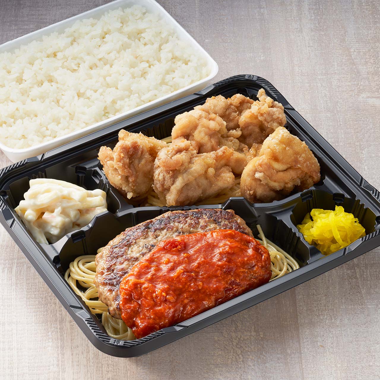 天津飯店 ハンバーグ＆唐揚げ