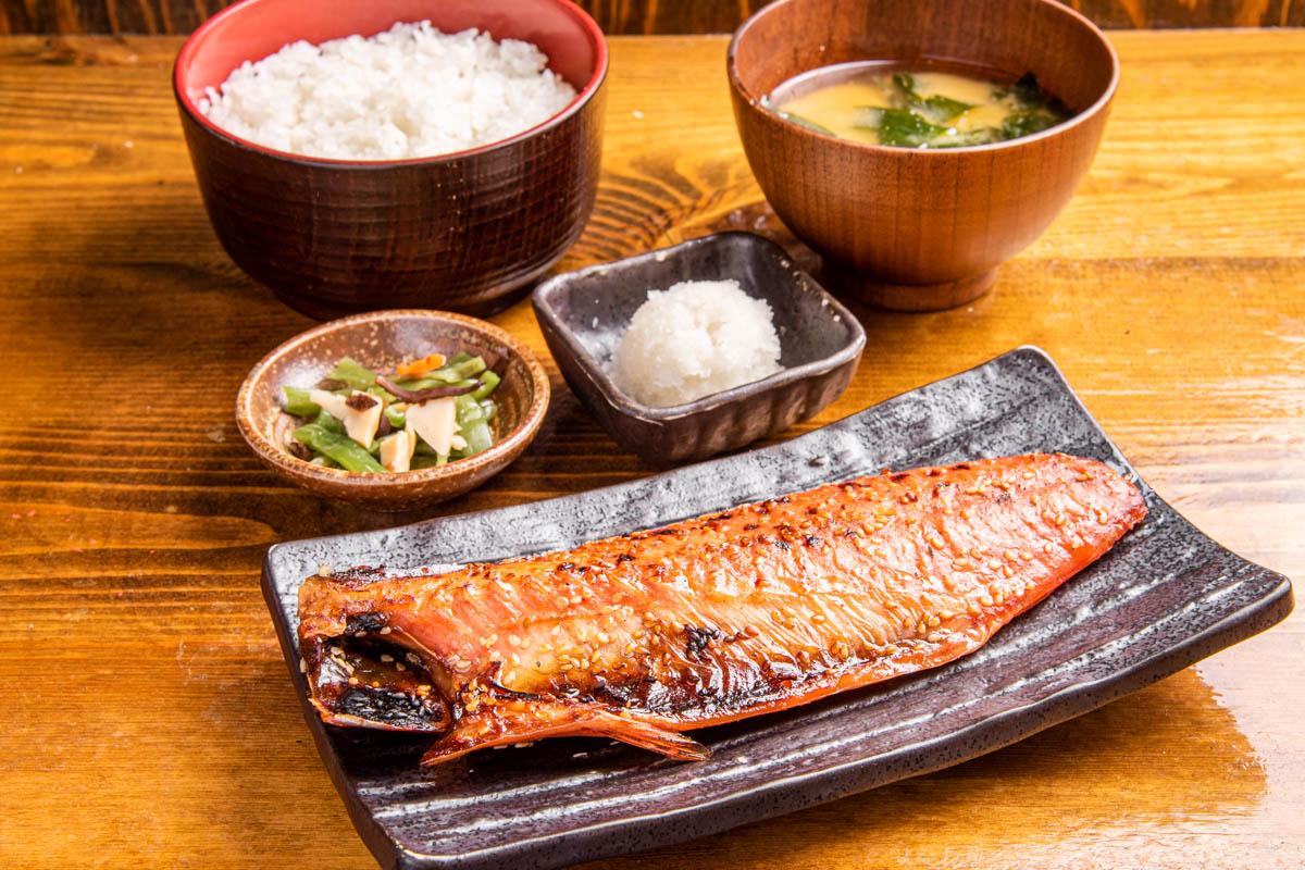 しんぱち食堂 さばみりん干し定食
