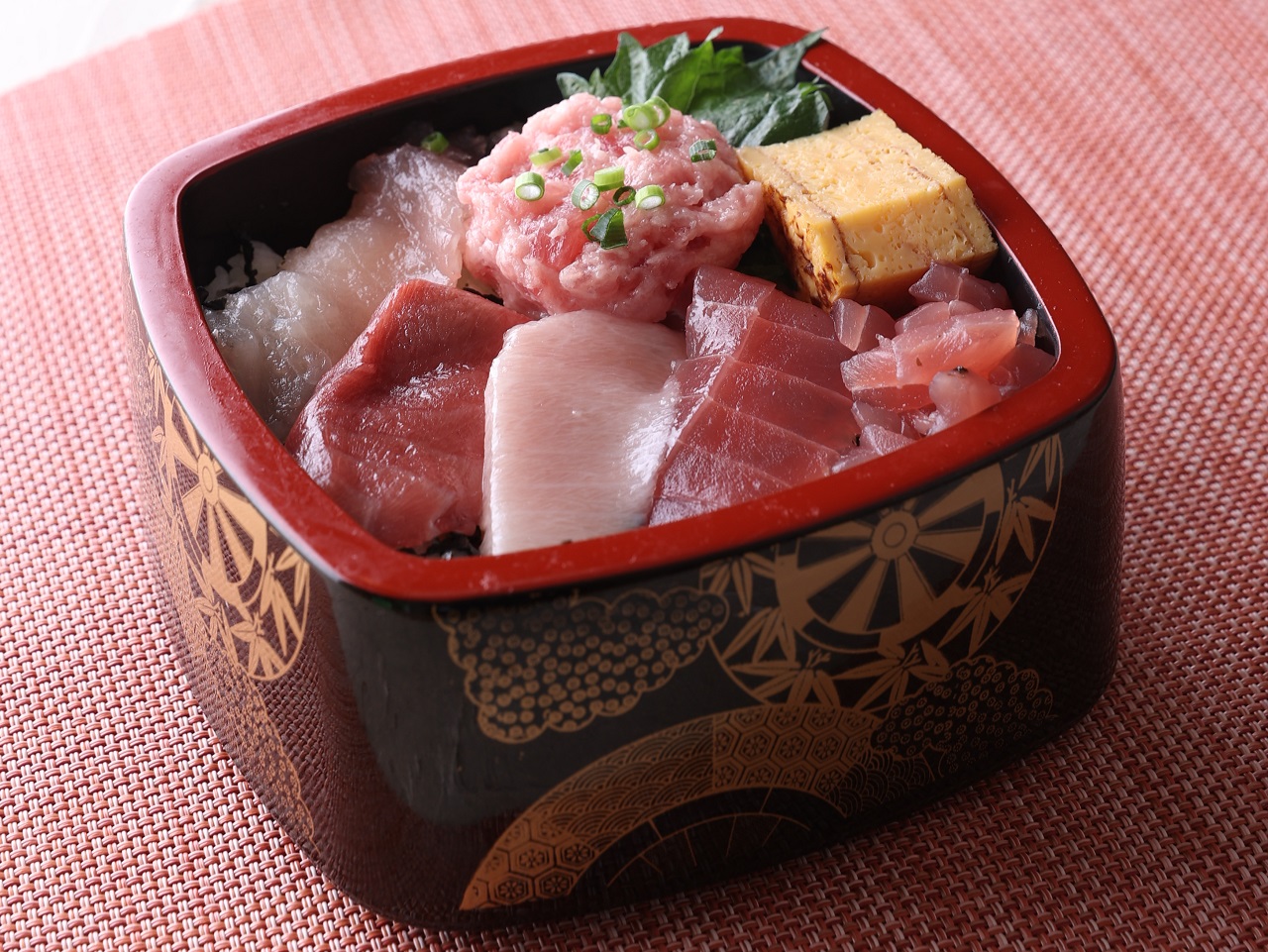 柿家すし まぐろ重〜本まぐろ中とろ入り〜