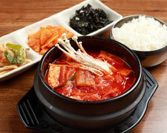 韓国料理 ホンデポチャ キムチ_チゲ(ご飯・おかず3品付き)