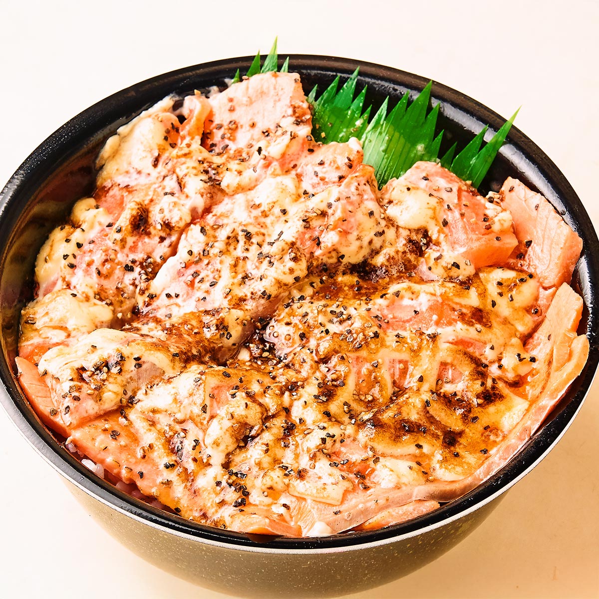 魚丼 炙りマヨハラス隠しネギトロ丼(143)
